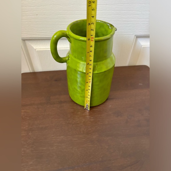 Peasant Village Vtg Italian Pitcher Glazed Avocado Green Signed 8” Vase, 36 OZ - Picture 9 of 10